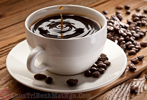 Uống thực phẩm chứa nhiều caffein có thể gây mất ngủ